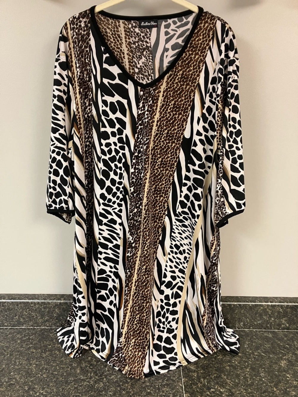 3/$15❤️ southern charm animal print V neck dress xl 16